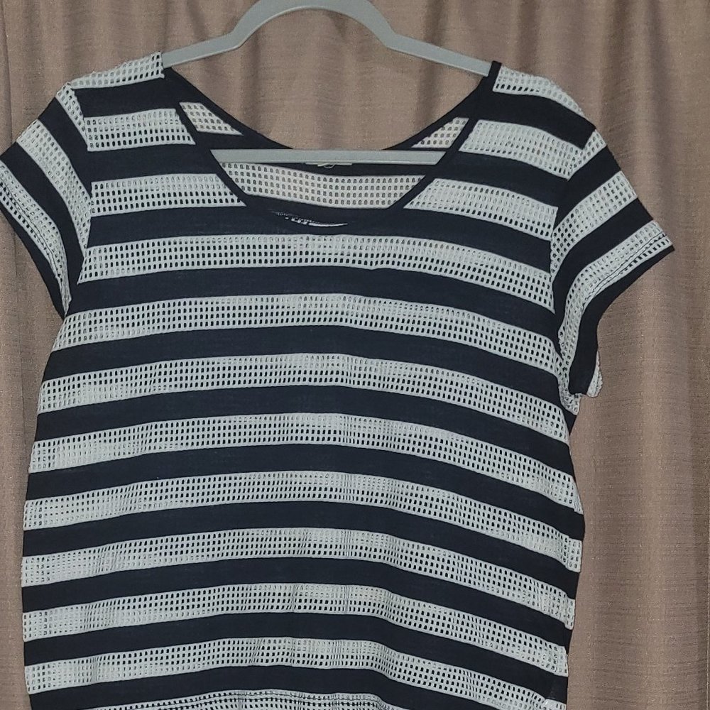 Striped shirt sleeve shirt